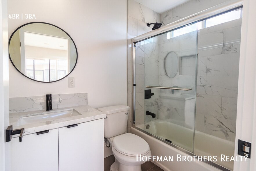 Building Photo - 4507 1/4 W 18th St