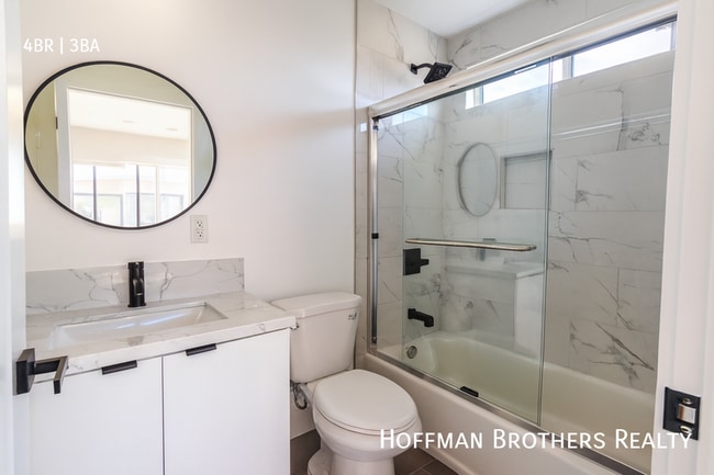 Building Photo - 4507 1/4 W 18th St