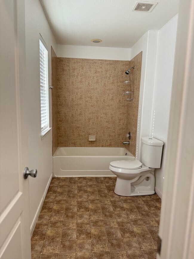 Building Photo - 3403 Braddock Ln