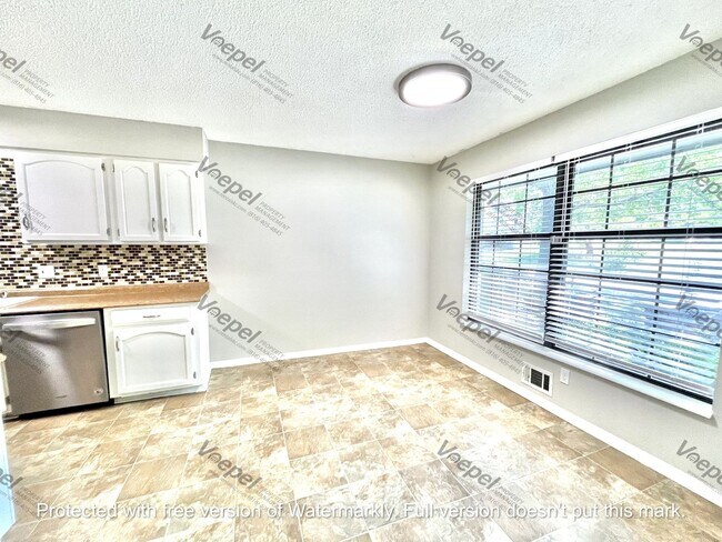 Building Photo - COMING SOON! 3 Bedroom 1.5 Bath in Blue Sp...