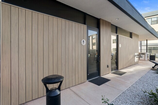 Building Photo - 206 N Chapparell Dr