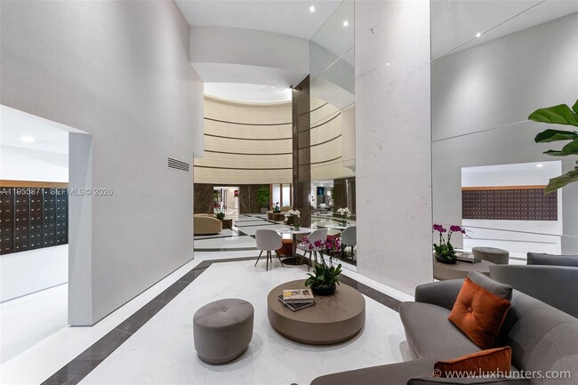 Building Photo - 300 South Pointe Dr