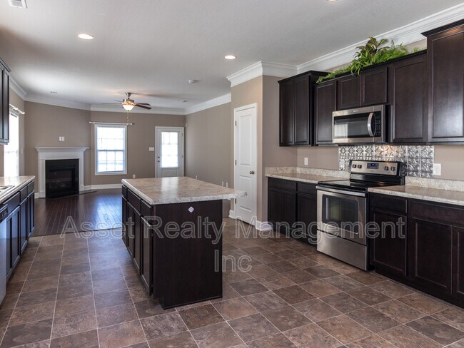 Building Photo - 509 Broadberry Ave