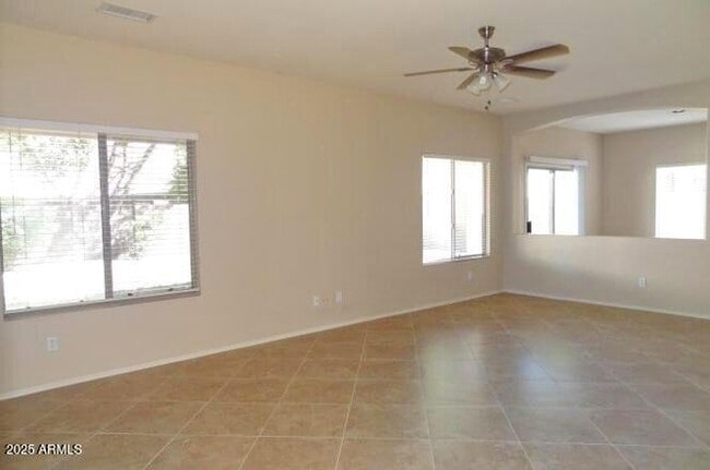 Building Photo - 1122 W Wildhorse Dr