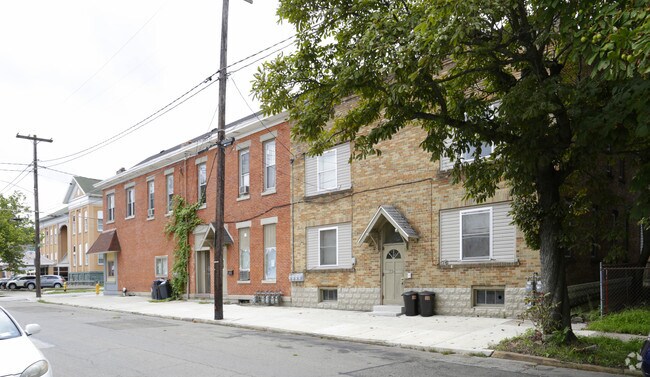 Building Photo - 502-504 W 8th St