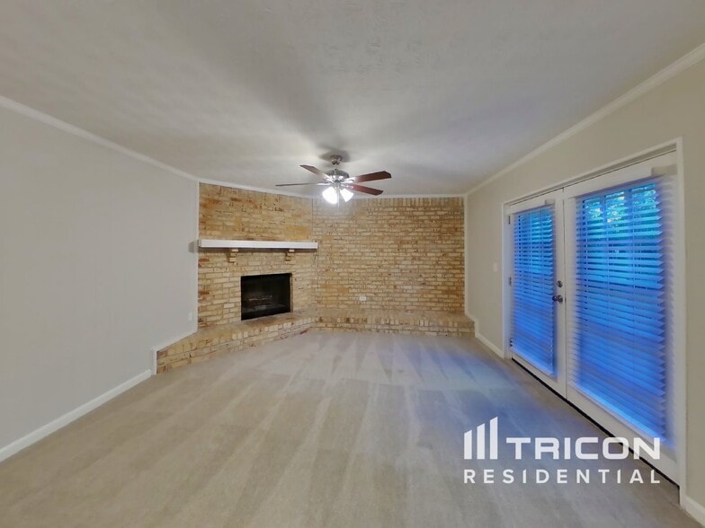 Building Photo - 30 Carriage Cir