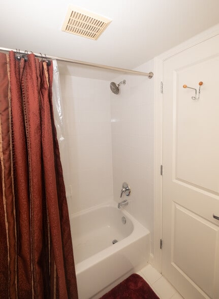 2nd bed bathroom - 1479 A St NE