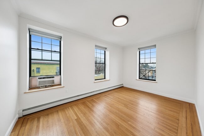 Building Photo - 286 Central Ave