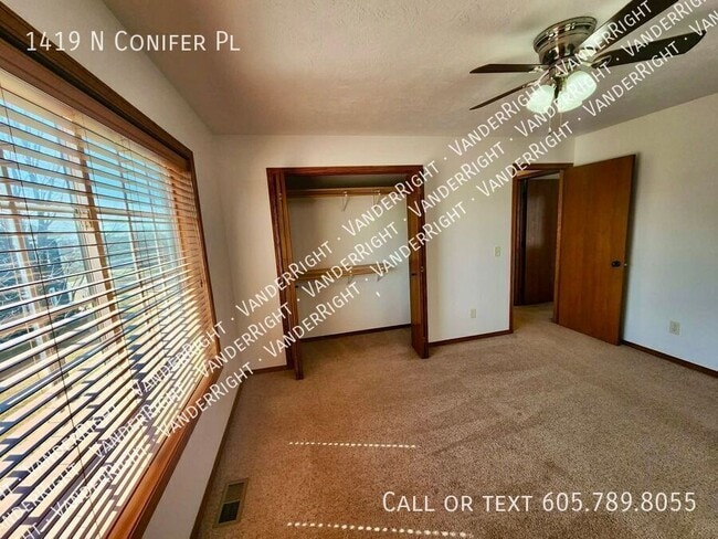 Building Photo - 1419 N Conifer Pl