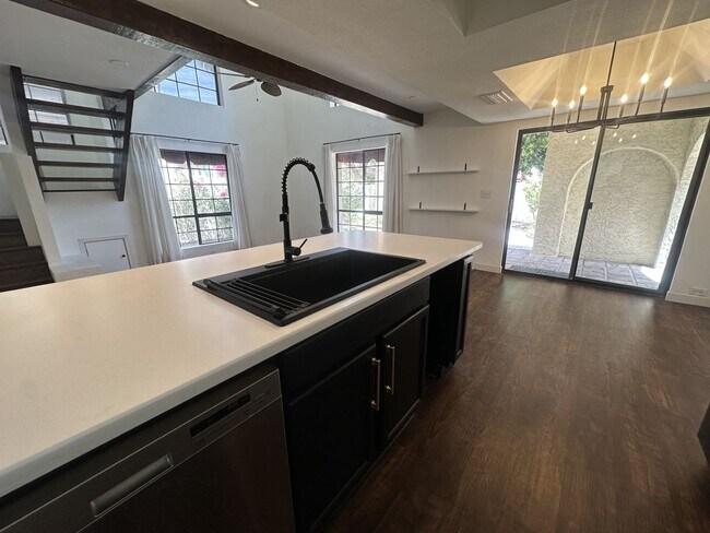Building Photo - Point South Mountain; Located in the highly desirable Point South Mountain Community, resort styl...