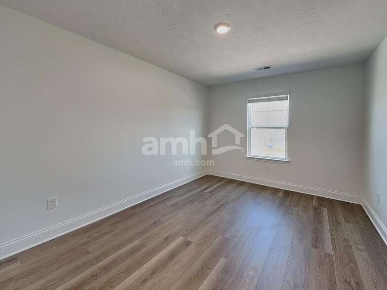 Building Photo - 9085 Henley Ave