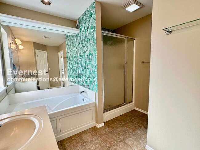 Building Photo - 1412 W 117th St S