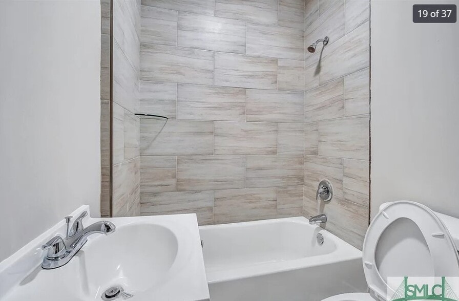 Building Photo - 720 W 42nd St