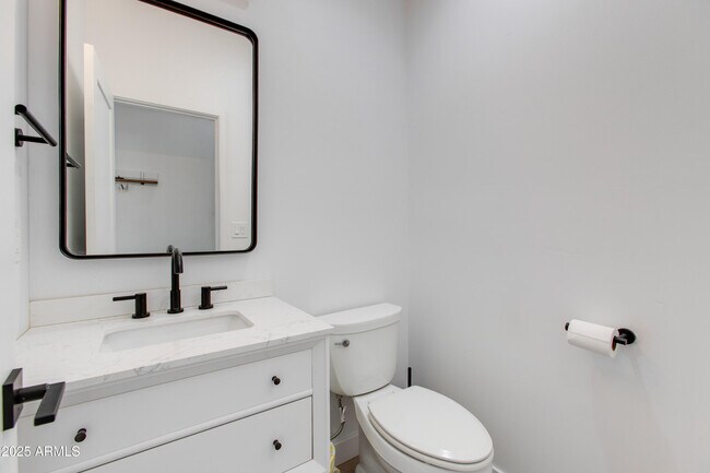 Building Photo - 4246 E Mulberry Dr