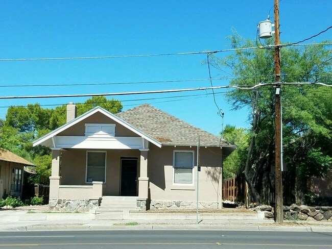 Primary Photo - Euclid Ave - A 4 bedroom 2 bathroom Histor...