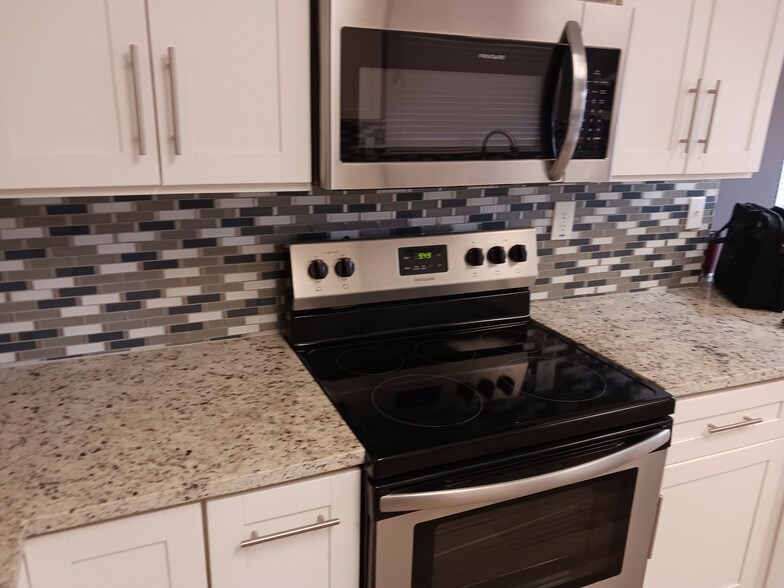 Building Photo - 7510 Legend Rock