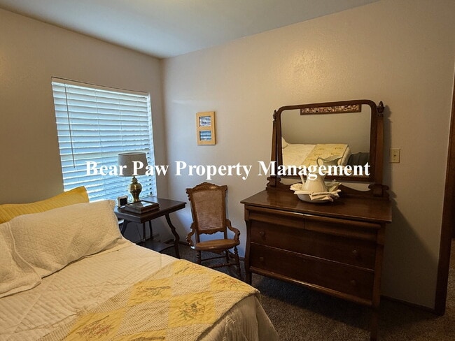 Building Photo - Cute duplex in Evergreen!!