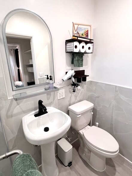 Building Photo - 328 S Pickering Way