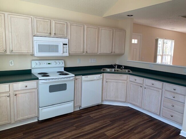 Building Photo - 2 Bedroom / Loft at Wynbrooke