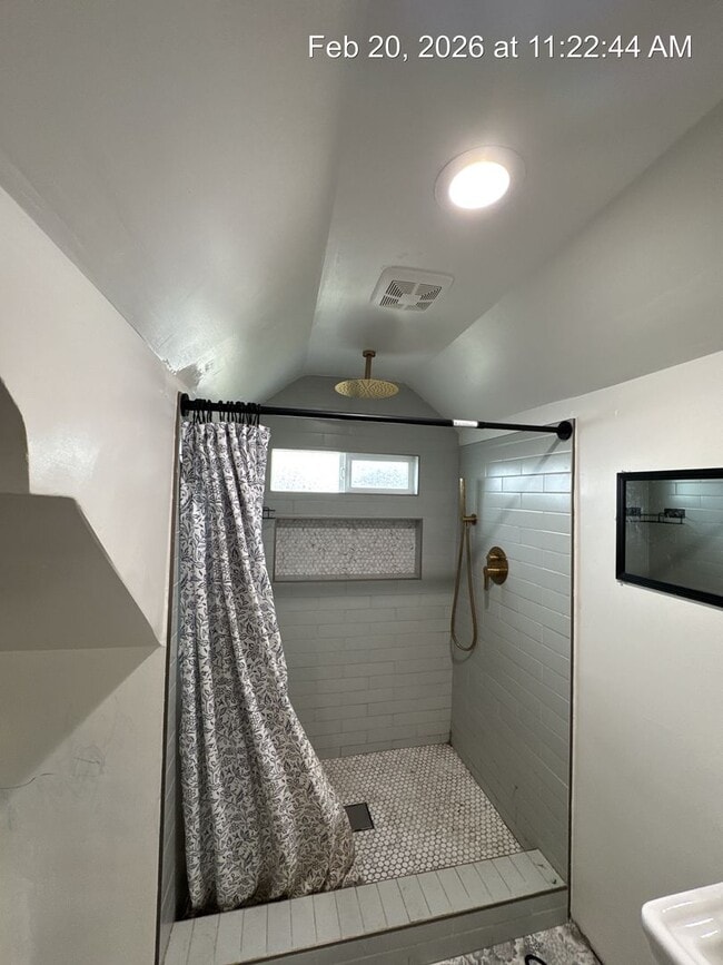 Building Photo - Dinuba Home Coming Soon!