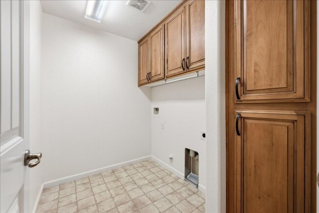 Building Photo - 3621 el Dala Ln