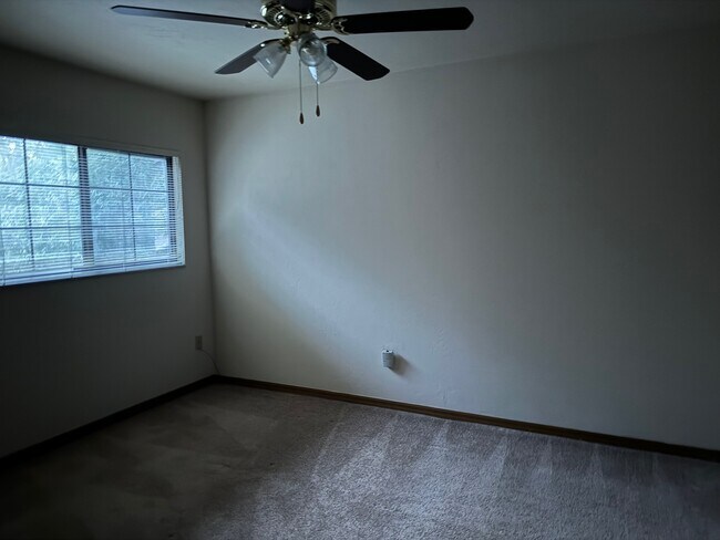 Building Photo - 809 SW 55th Terrace