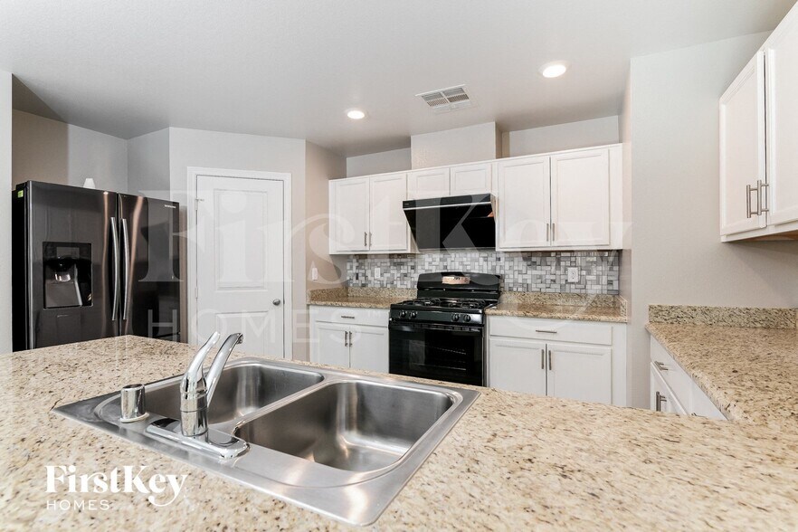 Building Photo - 11036 Camden Bay St