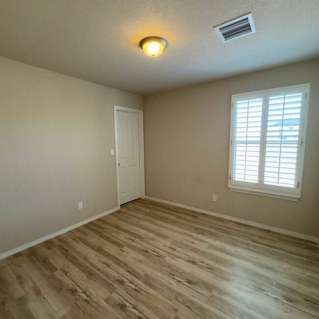Building Photo - 4 Bedrooms, 3 Baths, a Pool, and Solar Panels!