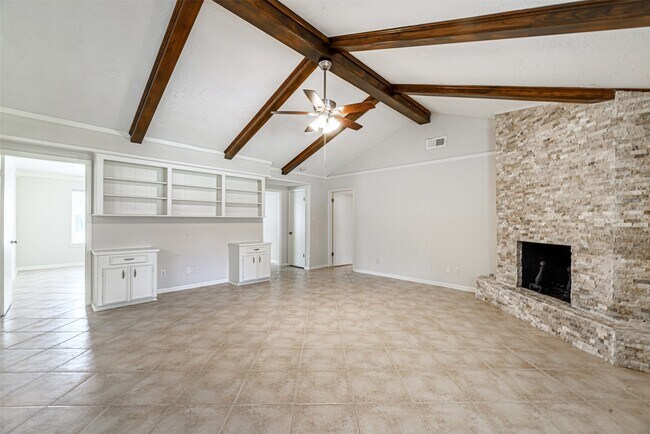 Building Photo - 124 Dogwood St