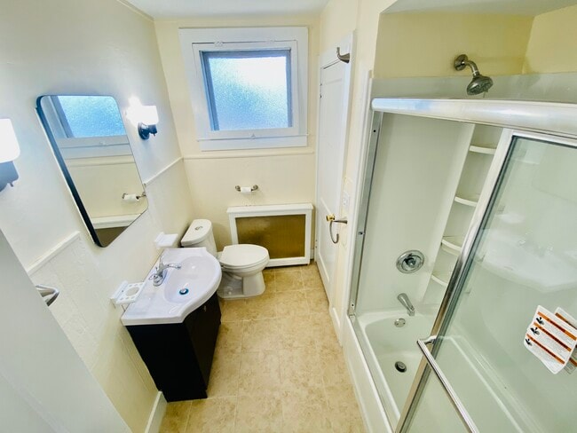 Building Photo - 1422 Markley St