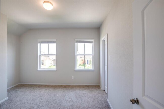 Building Photo - 226 Trailside Ln