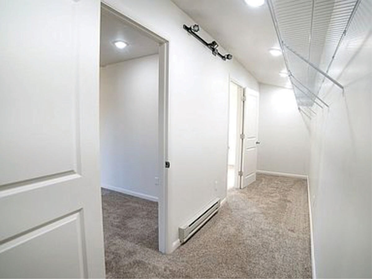 Building Photo - 3512 N Kingsley Dr