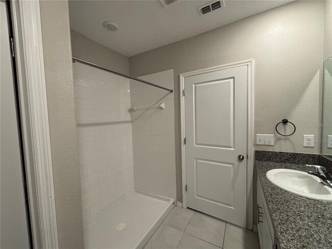 Building Photo - 572 Argyll Dr