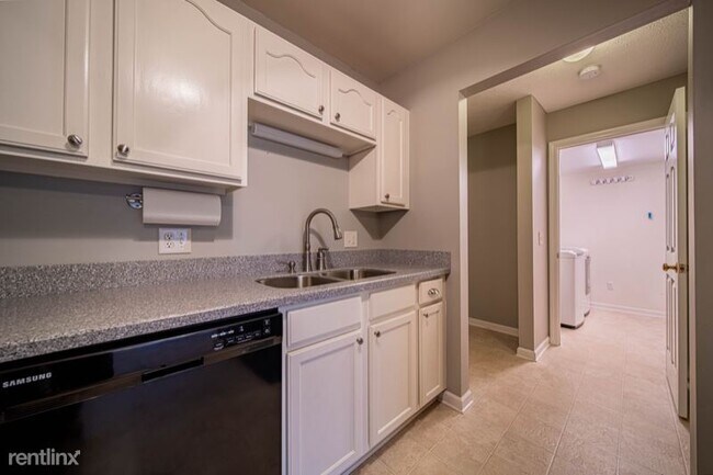 Building Photo - 6683 Courtyard Dr