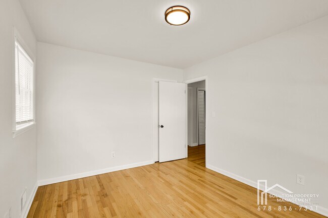 Building Photo - 1870 Gherry Dr