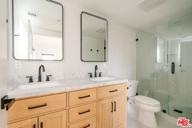 Building Photo - 1201 N McCadden Pl