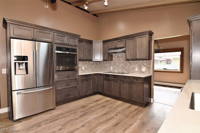 Building Photo - 381 Hickory Hill Rd