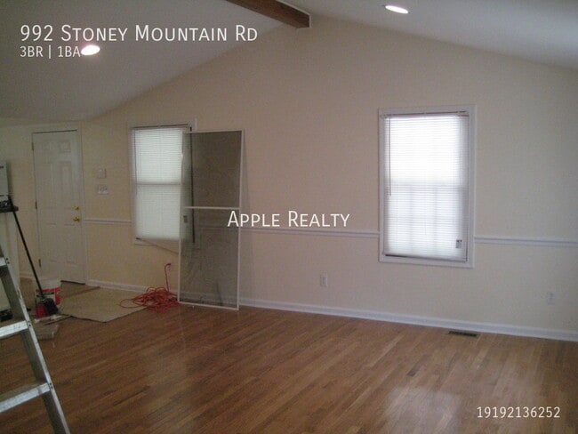 Building Photo - 992 Stoney Mountain Rd