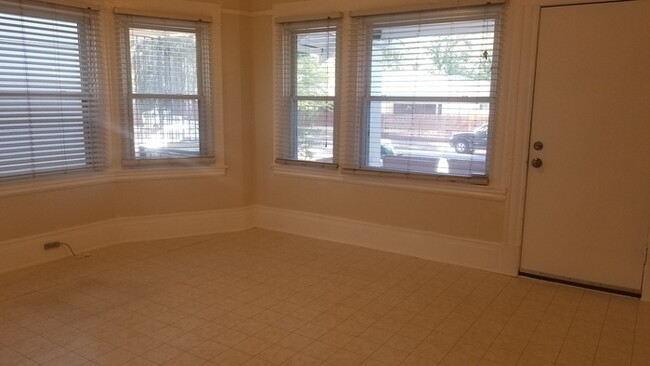 Building Photo - Cute 1 bedroom in Downtown Sacramento!!