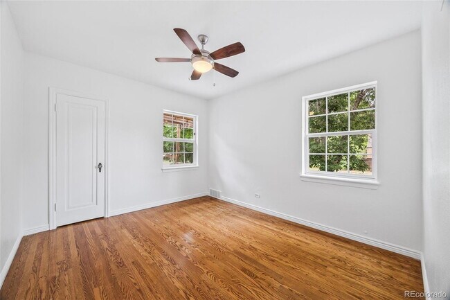 Building Photo - "Spacious 5-Bedroom Gem with Hardwood Floors & Cozy Fireplace in Denver's Heart!"