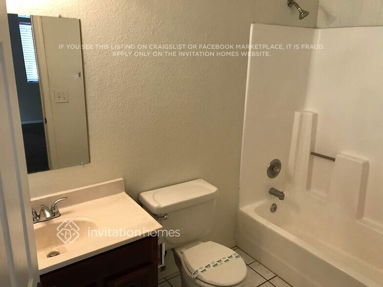 Building Photo - 2110 W Roundup St