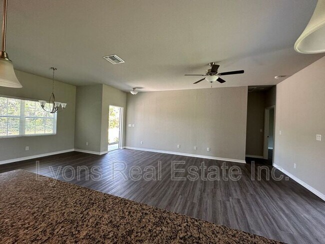 Building Photo - 2492 Sparkle Ln
