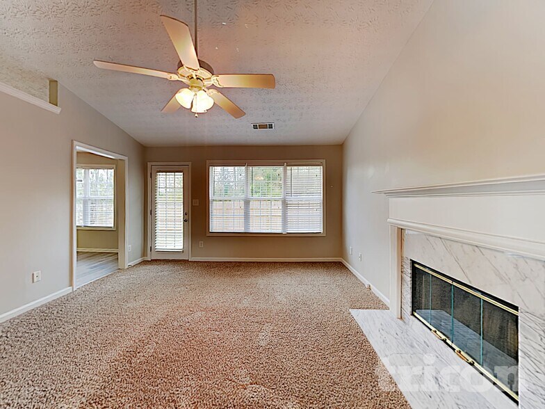 Building Photo - 640 James Ridge Dr