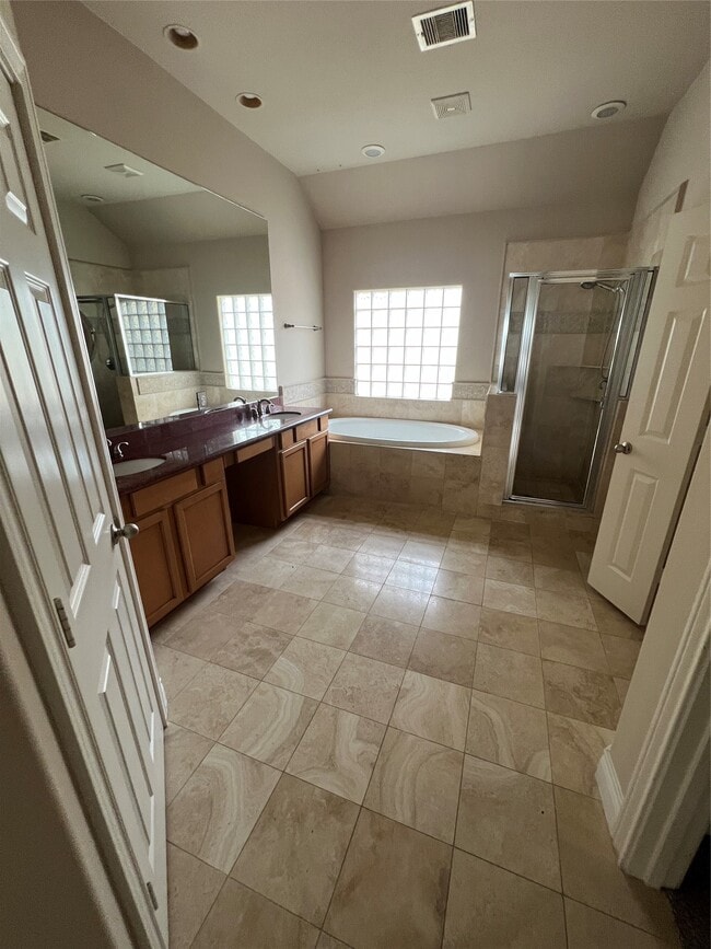 Building Photo - 5940 Kansas St