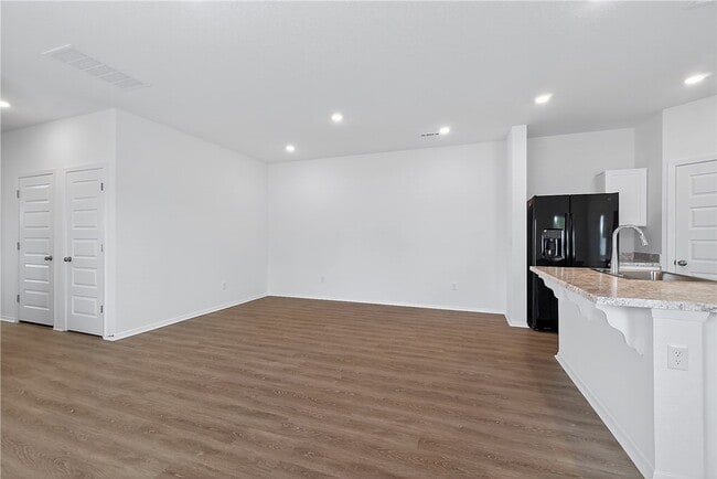 Building Photo - 6800 SW Dignity Ave