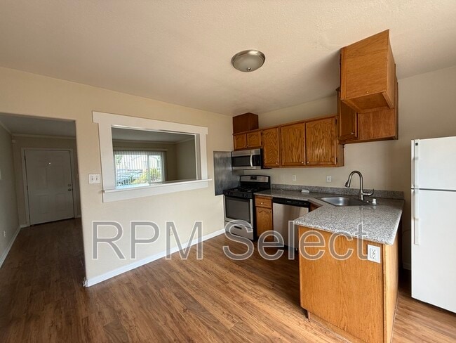 Building Photo - 1220 Browning Dr