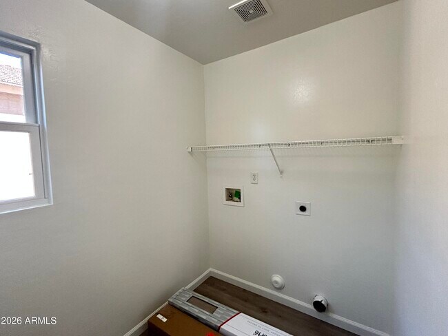 Building Photo - 10542 W Alvarado Rd