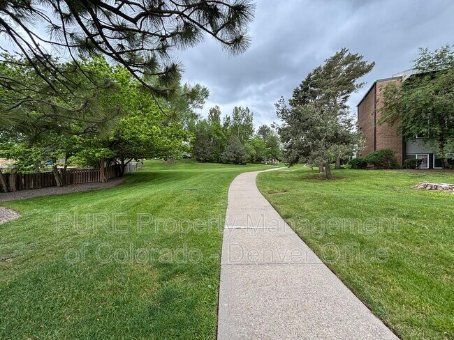 Building Photo - 1150 Golden Cir