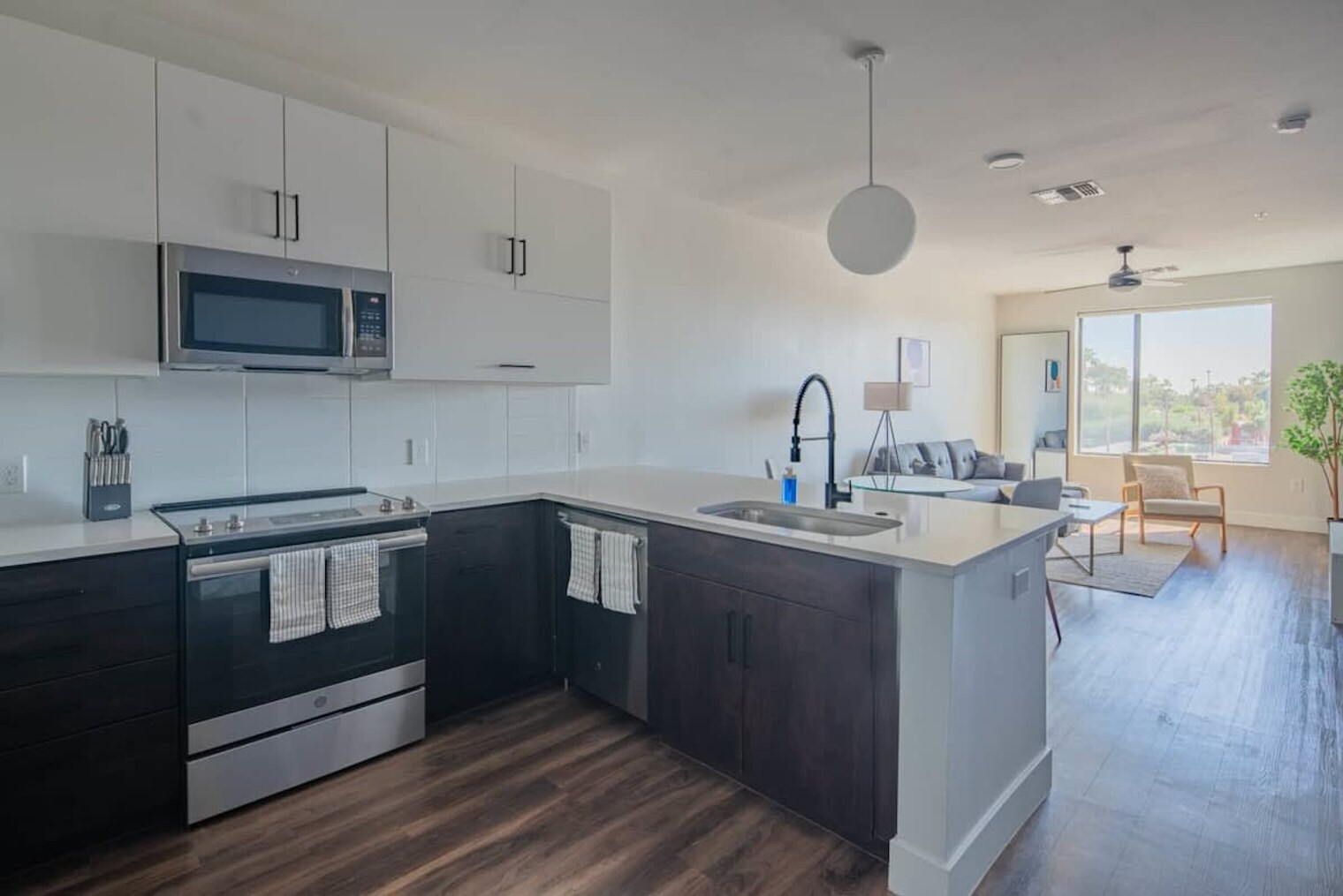 Building Photo - 701 W Rio Salado Pkwy