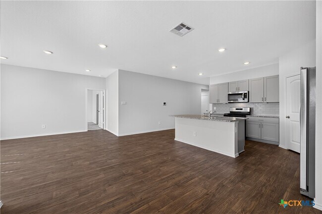 Building Photo - 326 N Richland Dr